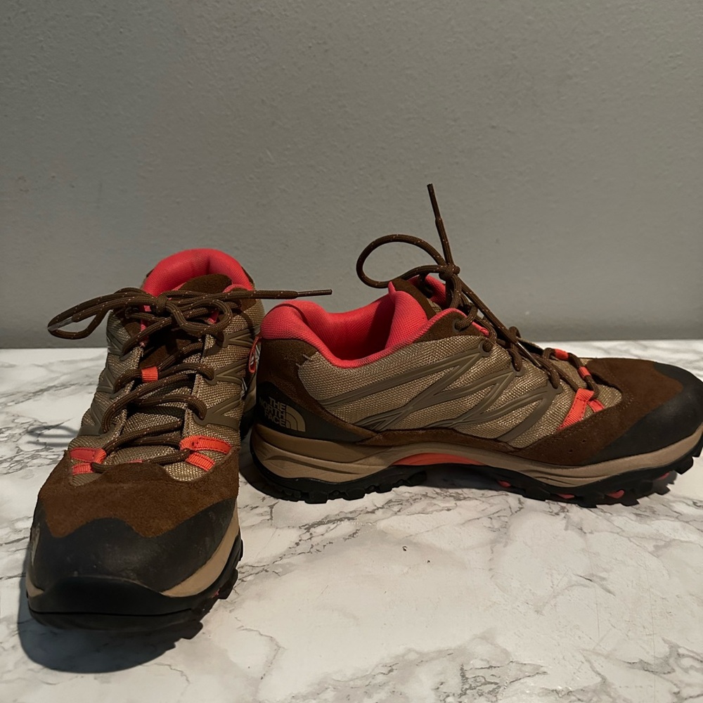Women’s The North Face Storm II hiking boot in size 10.